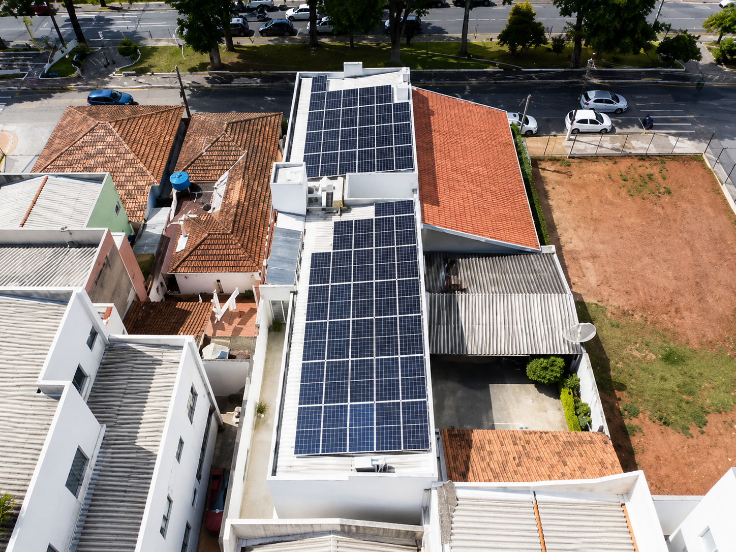 Projeto comercial de energia solar realizado pela TIOSUN